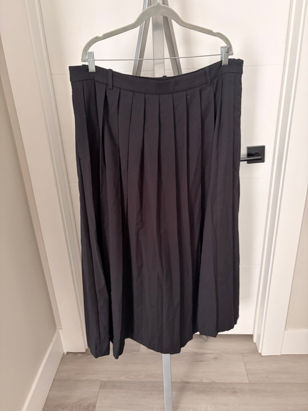 Abercrombie & Fitch Black Pleated Maxi Skirt